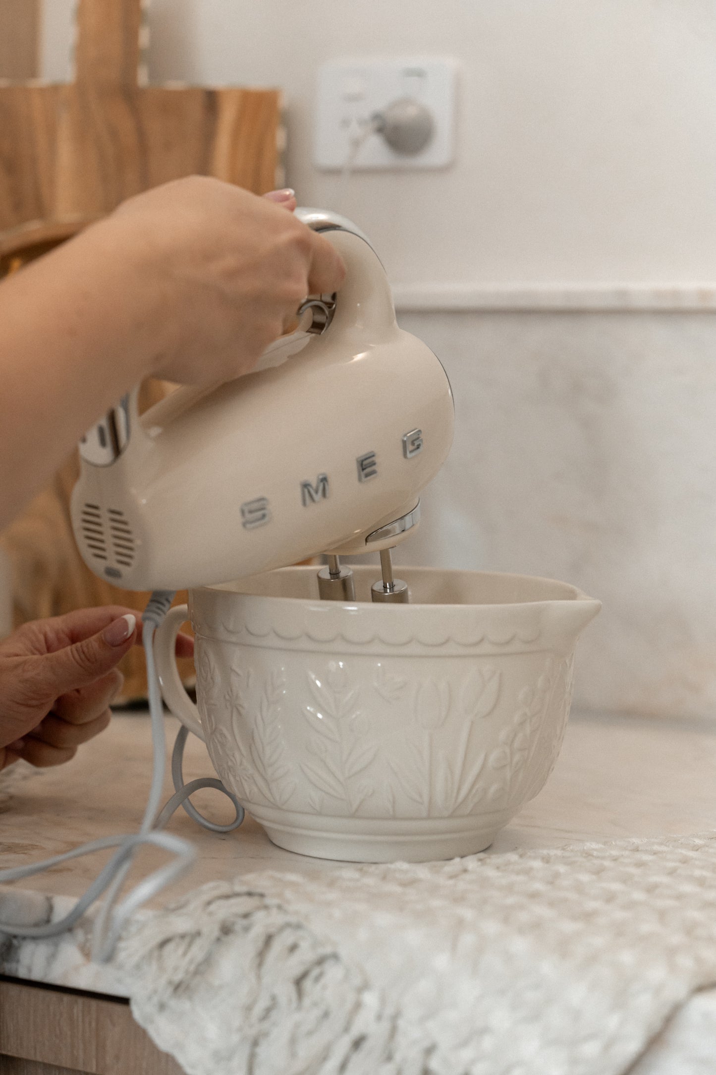 In The Meadow Cream Batter Bowl – by Mason Cash